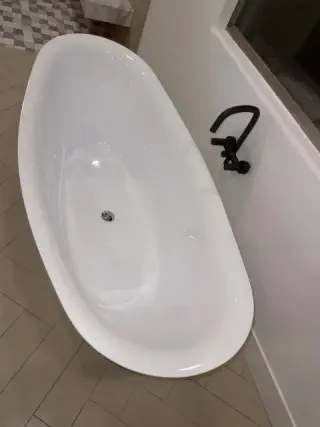 Bathtub after move in cleaning